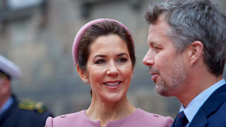 Danimarka Kraliyet Ailesinde Gizli Yüzler ve Unutulmaz Anlar 6 Skandal ve Kraliyet Maskesinin Dibi