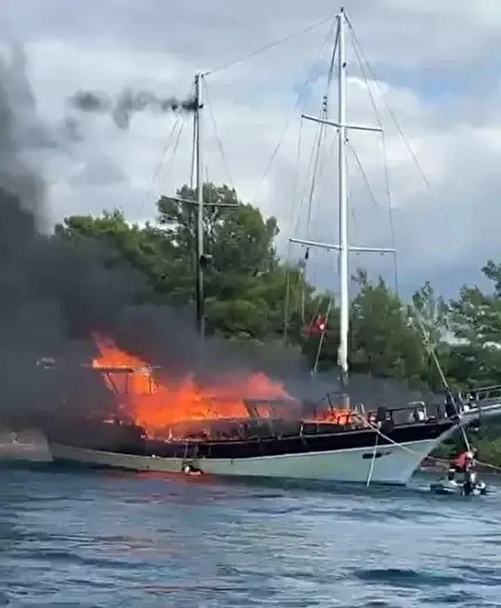 Denizde Yangın Panik Anları ve Kurtarma Çabaları