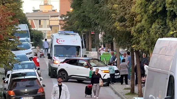 Denizköşkler'de Trafik Kazası: Otomobil Ağaca Çarptı ve Sürücü Yaralandı