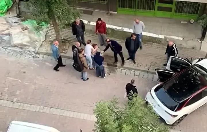 Denizköşkler'de Trafik Kazası: Otomobil Ağaca Çarptı ve Sürücü Yaralandı