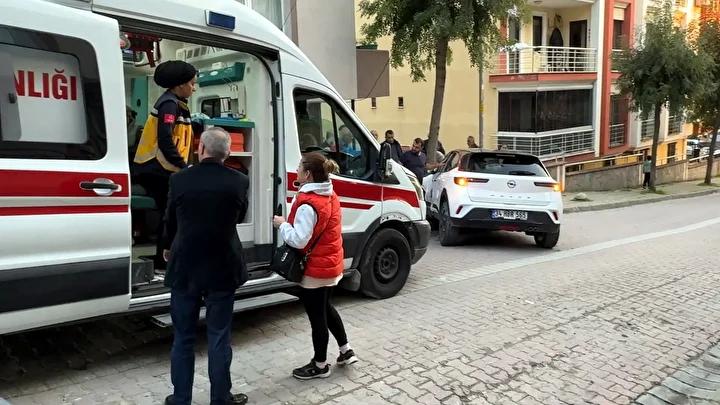 Denizköşkler'de Trafik Kazası: Otomobil Ağaca Çarptı ve Sürücü Yaralandı