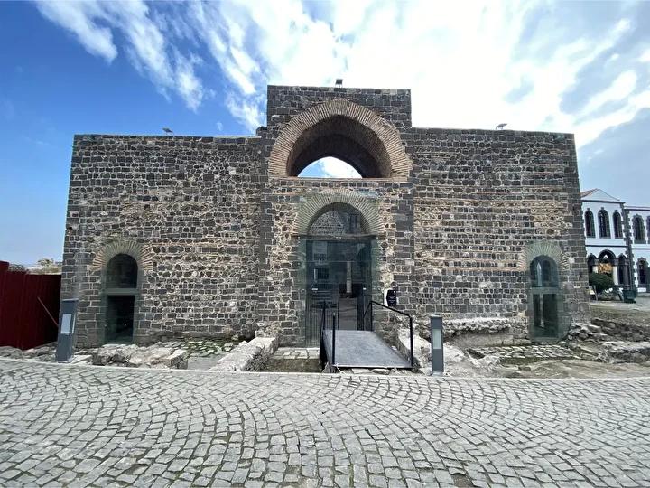 Diyarbakır'daki Tarihi Kilise Yenilenen Yüzüyle Ziyaretçilerini Ağırlıyor