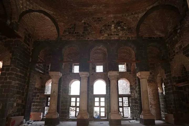 Diyarbakır'daki Tarihi Kilise Yenilenen Yüzüyle Ziyaretçilerini Ağırlıyor