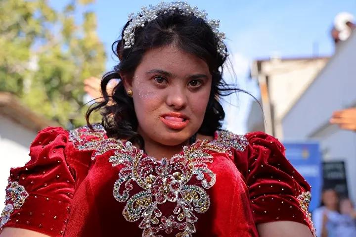 Düğün Hayalini Gerçeğe Dönüştüren Aileye Büyükşehir'den Sürpriz 2 Düğün Hayalini Gerçeğe Dönüştüren Aileye Büyükşehir'den Sürpriz