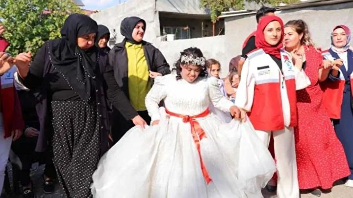 Düğün Hayalini Gerçeğe Dönüştüren Aileye Büyükşehir'den Sürpriz 4 Düğün Hayalini Gerçeğe Dönüştüren Aileye Büyükşehir'den Sürpriz