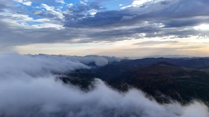Dürtmen Dağı'nın Gizemli Sisleri ve Doğal Güzelliği