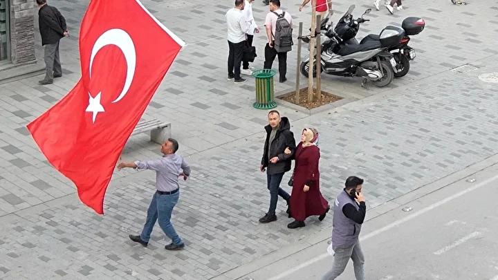 Düzce Belediyesi'nin Sosyal Deneyinde Bayrakla İlginç Anlar 5 Düzce Belediyesi'nin Sosyal Deneyinde Bayrakla İlginç Anlar