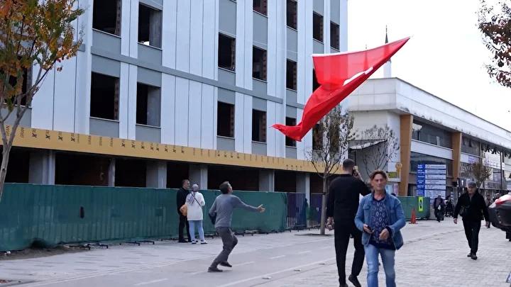Düzce Belediyesi'nin Sosyal Deneyinde Bayrakla İlginç Anlar 7 Düzce Belediyesi'nin Sosyal Deneyinde Bayrakla İlginç Anlar