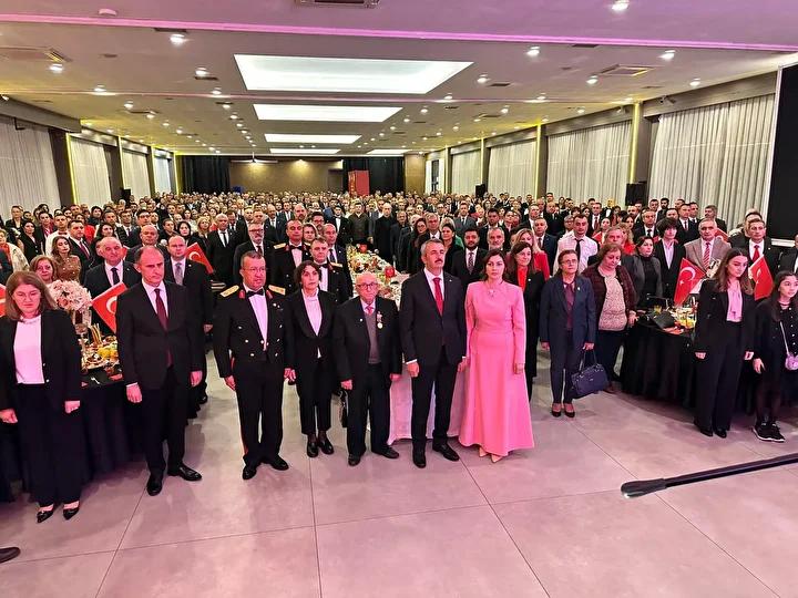 Edirne’de Cumhuriyet Bayramı Resepsiyonu ve Meriç Nehri’nde Fener Alayı Etkinliği 1 Meriç Nehri’nde İlk Defa Kayıklar ve Havai Fişek Gösterisi