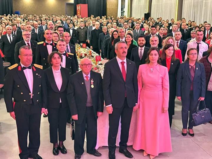 Edirne’de Cumhuriyet Bayramı Resepsiyonu ve Meriç Nehri’nde Fener Alayı Etkinliği 11 Edirne’de Cumhuriyet Bayramı Resepsiyonu ve Meriç Nehri’nde Fener Alayı Etkinliği