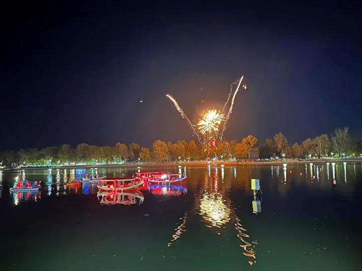Edirne’de Cumhuriyet Bayramı Resepsiyonu ve Meriç Nehri’nde Fener Alayı Etkinliği 12 Edirne’de Cumhuriyet Bayramı Resepsiyonu ve Meriç Nehri’nde Fener Alayı Etkinliği