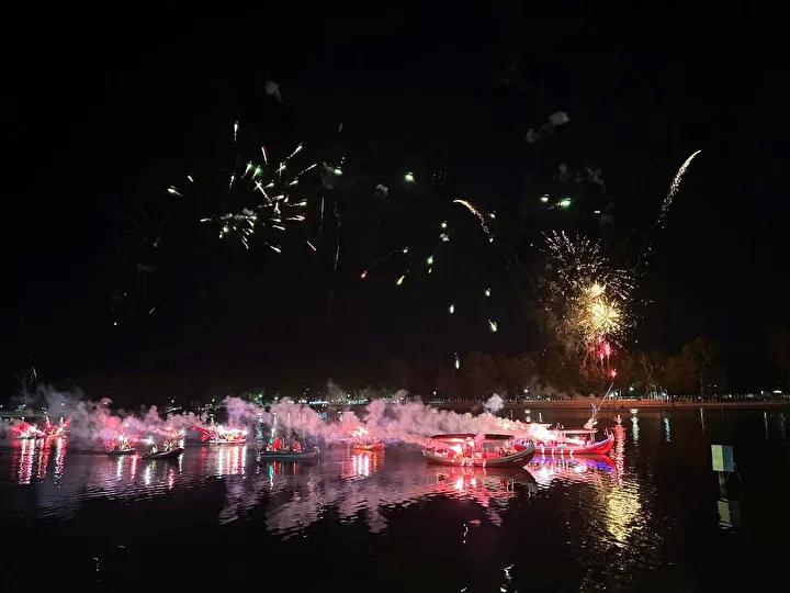 Edirne’de Cumhuriyet Bayramı Resepsiyonu ve Meriç Nehri’nde Fener Alayı Etkinliği 5 Edirne’de Cumhuriyet Bayramı Resepsiyonu ve Meriç Nehri’nde Fener Alayı Etkinliği