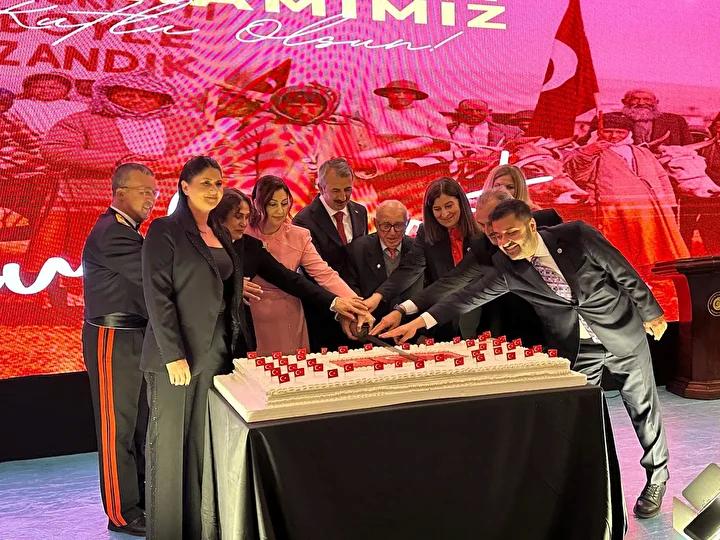 Edirne’de Cumhuriyet Bayramı Resepsiyonu ve Meriç Nehri’nde Fener Alayı Etkinliği 7 Edirne’de Cumhuriyet Bayramı Resepsiyonu ve Meriç Nehri’nde Fener Alayı Etkinliği