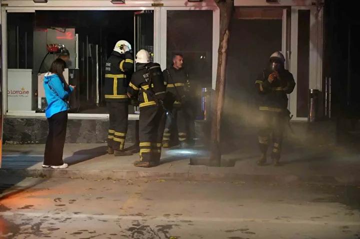 Edirne’de Pastanede Yangın Paniği: Maddi Hasar Oluştu 3 Edirne’de Pastanede Yangın Paniği: Maddi Hasar Oluştu