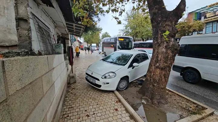 Edirne’de Yağ Sızıntısı Nedeniyle Trafik Kazası Yaşandı