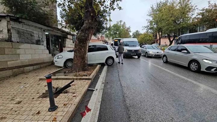 Edirne’de Yağ Sızıntısı Nedeniyle Trafik Kazası Yaşandı
