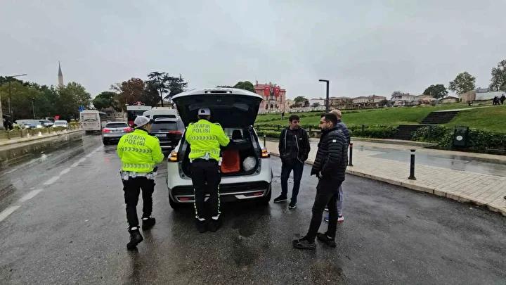 Edirne’de Yağ Sızıntısı Nedeniyle Trafik Kazası Yaşandı