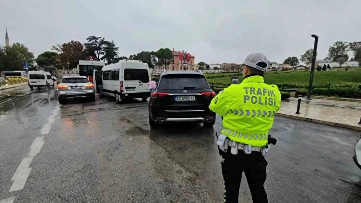 Edirne’de Yağ Sızıntısı Nedeniyle Trafik Kazası Yaşandı