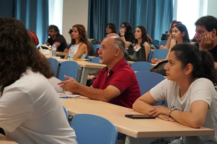 Emekli Öğretmen İkinci Üniversite Serüvenine Adım Attı: Hayallerini Gerçekleştirmenin Hazzı