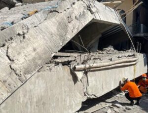 Endonezya’da Sidoarjo’da İzinsiz Okul İnşaatı Çöküşü ve Arama Çalışmaları
