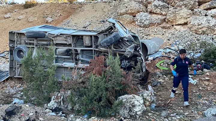 Erdemli'de Feci Kaza: 4 Ölü, 15 Yaralı ve Ehliyetsiz Şoför Detayları