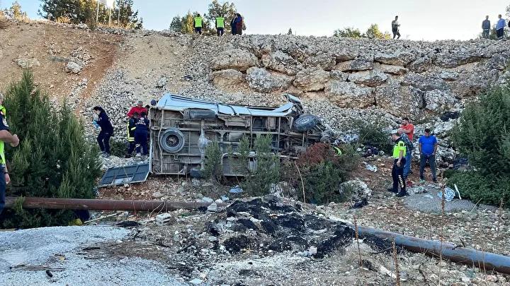 Erdemli'de Feci Kaza: 4 Ölü, 15 Yaralı ve Ehliyetsiz Şoför Detayları