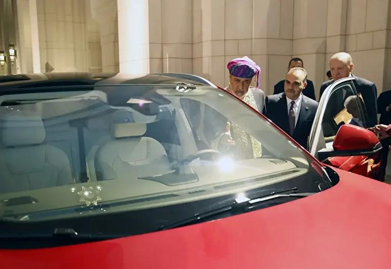 Erdoğan'ın Umman Zirvesi ve Togg Hediyesi Etkileşimi