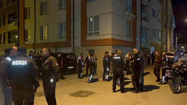 Ertuğrulgazi Mahallesi'nde Güvenlik Güçleri ve Şüpheli Arasında Çatışma Olayı