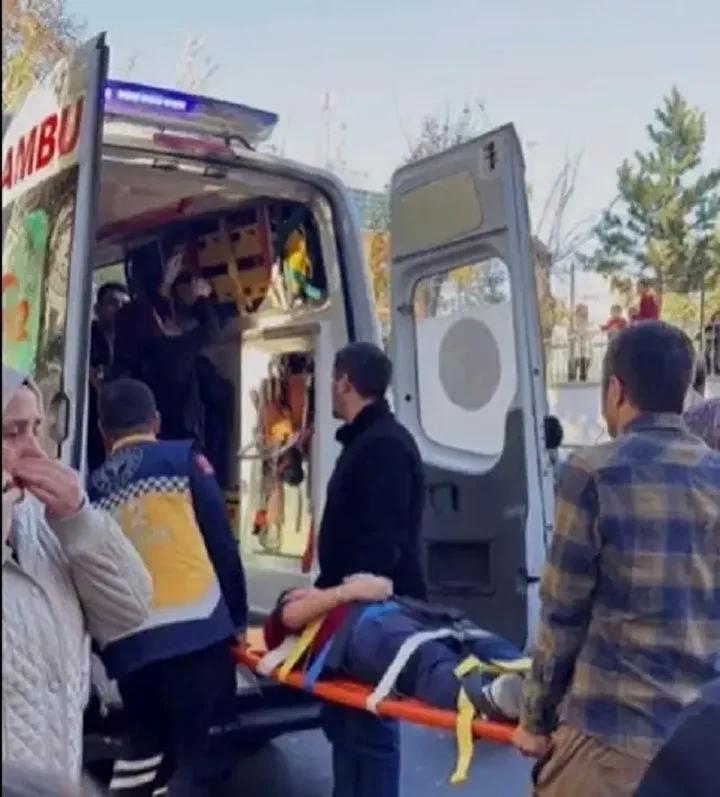 Erzurum'da Okulda Yaşanan Yoğunluk ve Yaralanmalarla Sonuçlanan Olay 5 Erzurum'da Okulda Yaşanan Yoğunluk ve Yaralanmalarla Sonuçlanan Olay