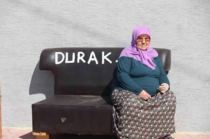 Eskişehir’de Duraklara Konulan Koltuklarla Vatandaşların Bekleyişi Kolaylaşıyor
