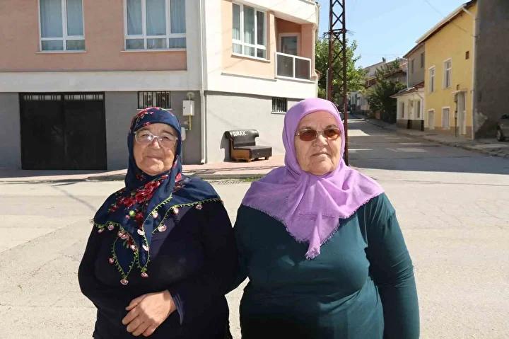 Eskişehir’de Duraklara Konulan Koltuklarla Vatandaşların Bekleyişi Kolaylaşıyor