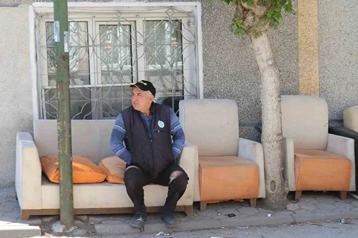 Eskişehir’de Duraklara Konulan Koltuklarla Vatandaşların Bekleyişi Kolaylaşıyor