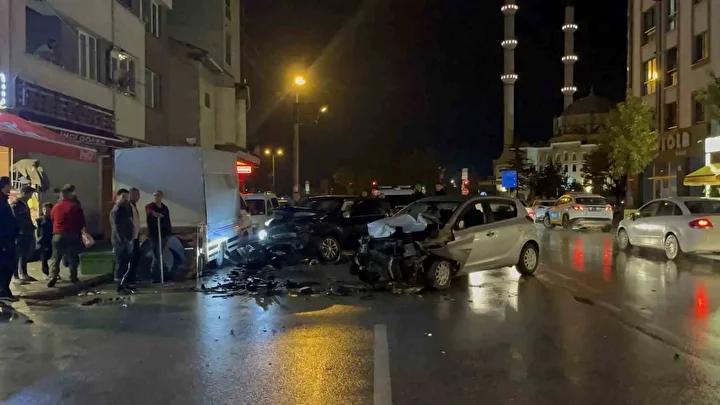 Eskişehir'de Zincirleme Trafik Kazası ve Detaylar 2 Olay Yerine Hızla Müdahale