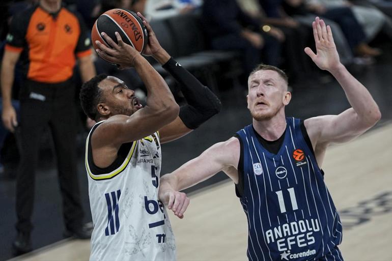 EuroLeague Türk Derbisi: Fenerbahçe Beko'nun Zaferiyle Sonuçlandı 2 EuroLeague Türk Derbisi: Fenerbahçe Beko'nun Zaferiyle Sonuçlandı