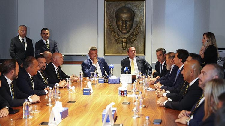 Fenerbahçe Kadın Voleybol Takımı'nın Şampiyonluk Yolculuğu ve Beklentiler