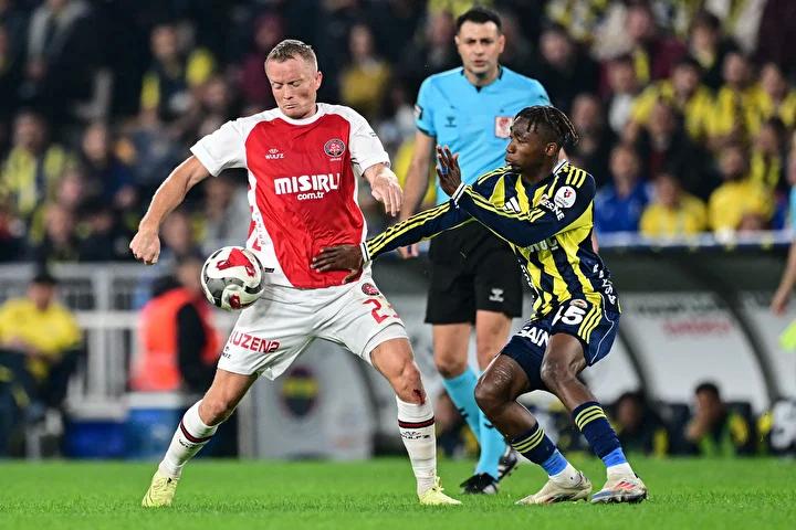 Fenerbahçe, Karagümrük'ü 2-1 Yenerek Liderliğe Yükseldi