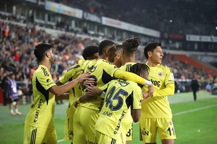 Fenerbahce Sevinc Dolu Anlarla Gaziantep FKyi Gecti Tedesconun Surpriz Izni Mujdesi