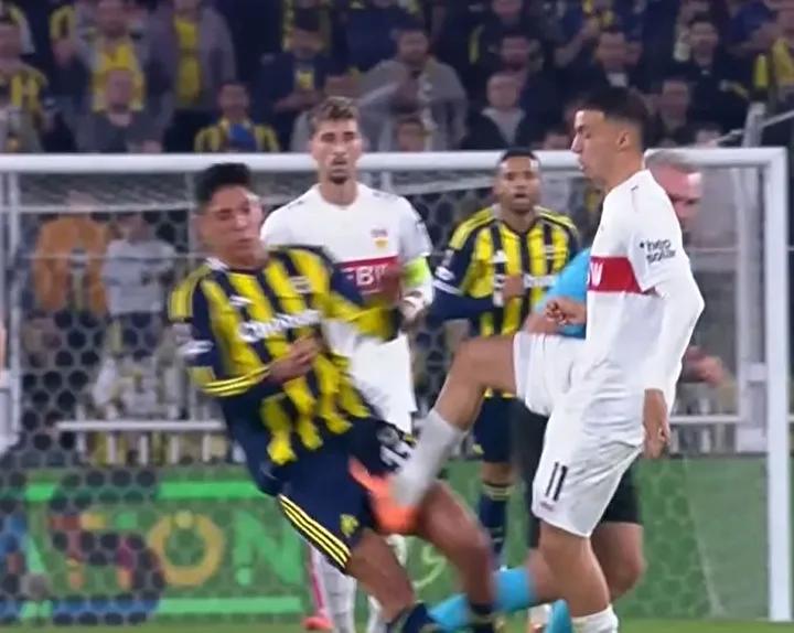 Fenerbahçe-Stuttgart Maçında Edson Alvarez'e Sert Müdahale Sonrası Büyüleyen Gelişmeler