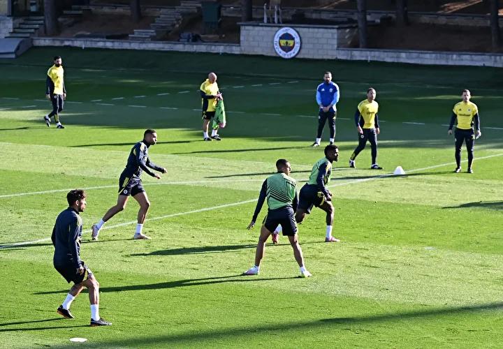 Fenerbahçe UEFA Avrupa Ligi Mücadelesi ve Takım Güncellemeleri