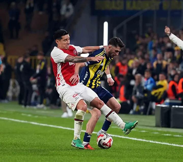 Fenerbahçe ve Stuttgart Maçında Gerilimli Anlar ve Mücadele Sonucu