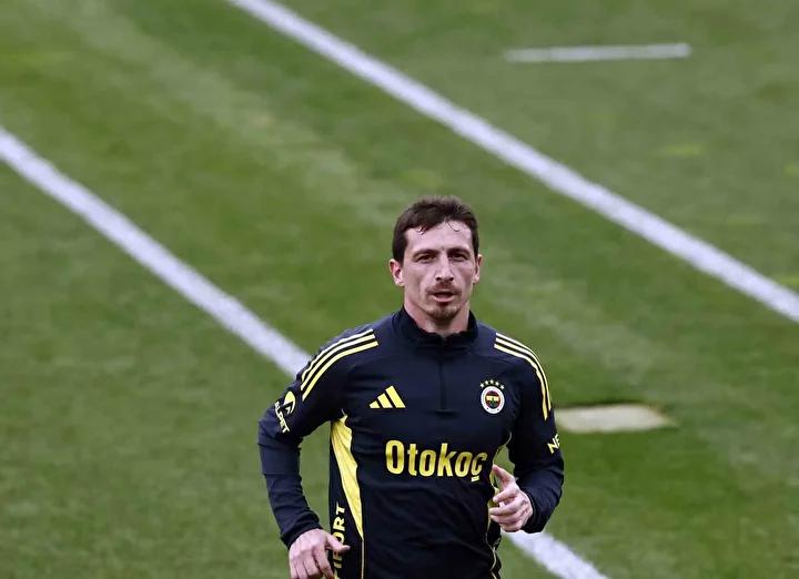 Fenerbahçe'de Kadro Dışı ve Mert Hakan Yandaş'ın Durumu Üzerine Güncel Gelişmeler