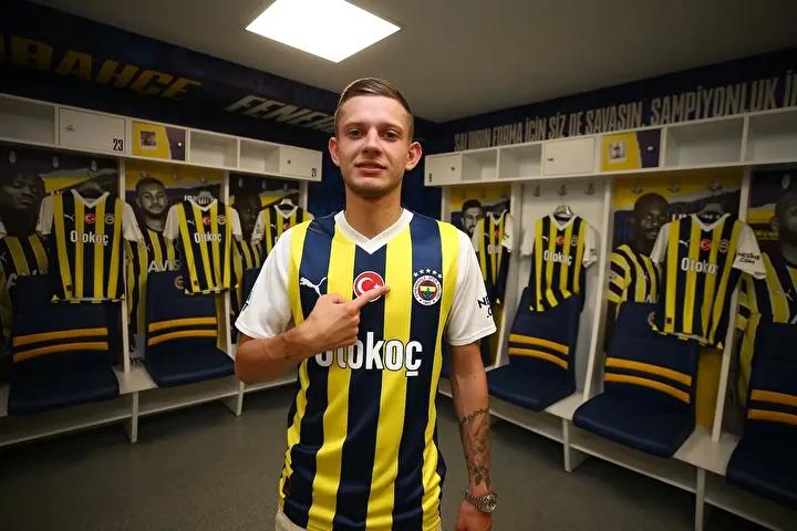 Fenerbahçe'de Szymanski Krizi: Oyuncu Kulüp ve Taraftar Tepkileriyle Sarsıldı