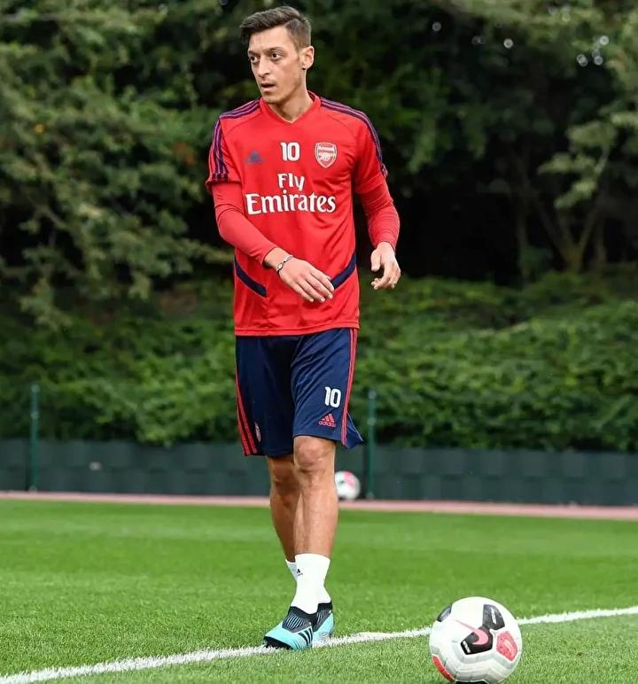 Fenerbahçe'de Yeni Sportif Direktör İçin Mesut Özil Gündemde
