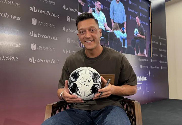 Fenerbahçe'de Yeni Sportif Direktör İçin Mesut Özil Gündemde