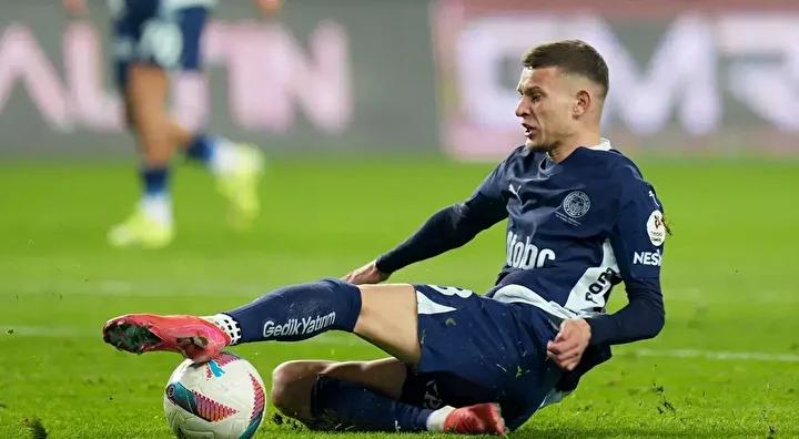 Fenerbahçe'den Sebastian Szymanski İçin Transfer Golgesi ve Menajer Ayrılığı