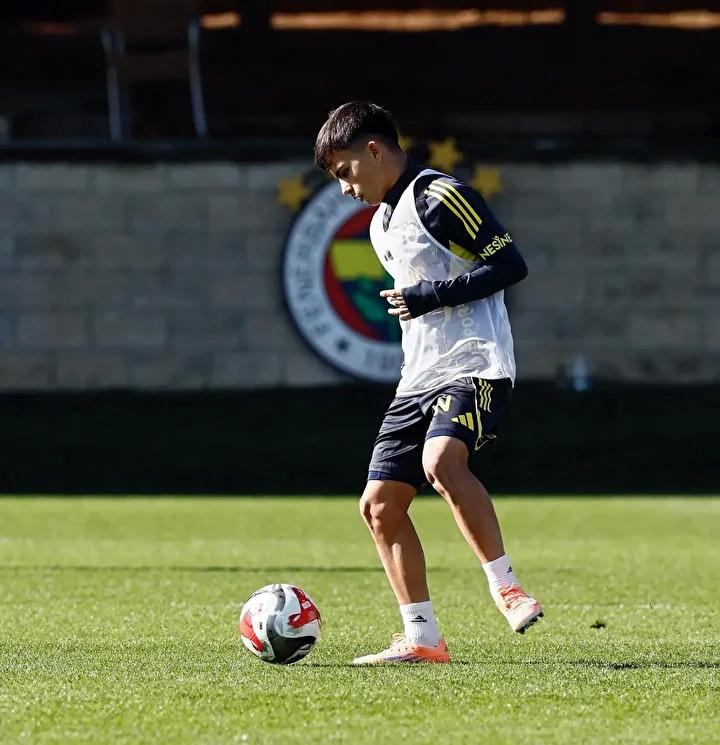 Fenerbahçe'nin Geleceğin Yıldızı: Efe Fettahoğlu ile Tanışın