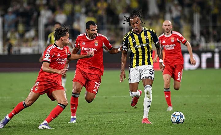 Fenerbahçe'nin genç yıldızı Archie Brown, menajerlik şirketini değiştirdi 4 Fenerbahçe'nin genç yıldızı Archie Brown, menajerlik şirketini değiştirdi