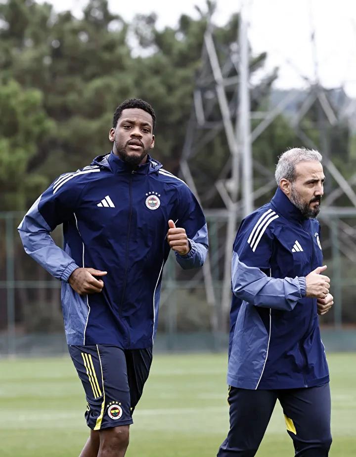 Fenerbahçe'nin Golcüsü Duran, Zorlu Sıkıntıların Ardından Sahalara Dönmeye Hazırlanıyor