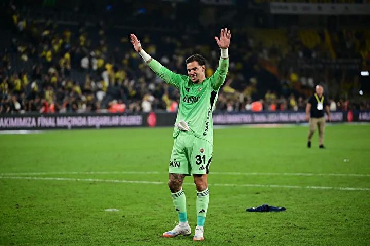 Fenerbahçe'nin Kalecisi Ederson'ın Samsunspor Maçı Öncesi Sakatlığı ve Milli Takım Değişikliği