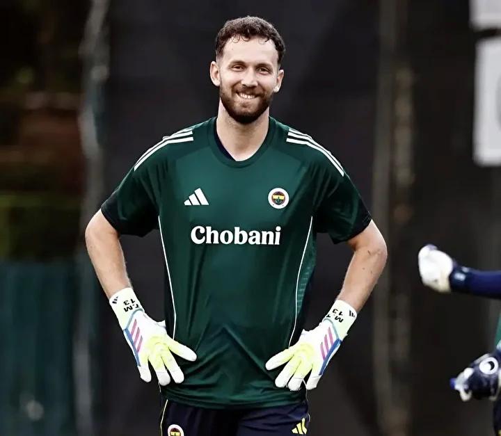 Fenerbahçe'nin Kalecisi Ederson'ın Samsunspor Maçı Öncesi Sakatlığı ve Milli Takım Değişikliği